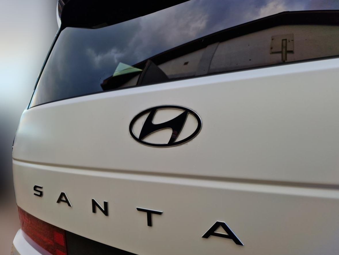 Наклейка на задний логотип для Hyundai Santa Fe V (MX5)