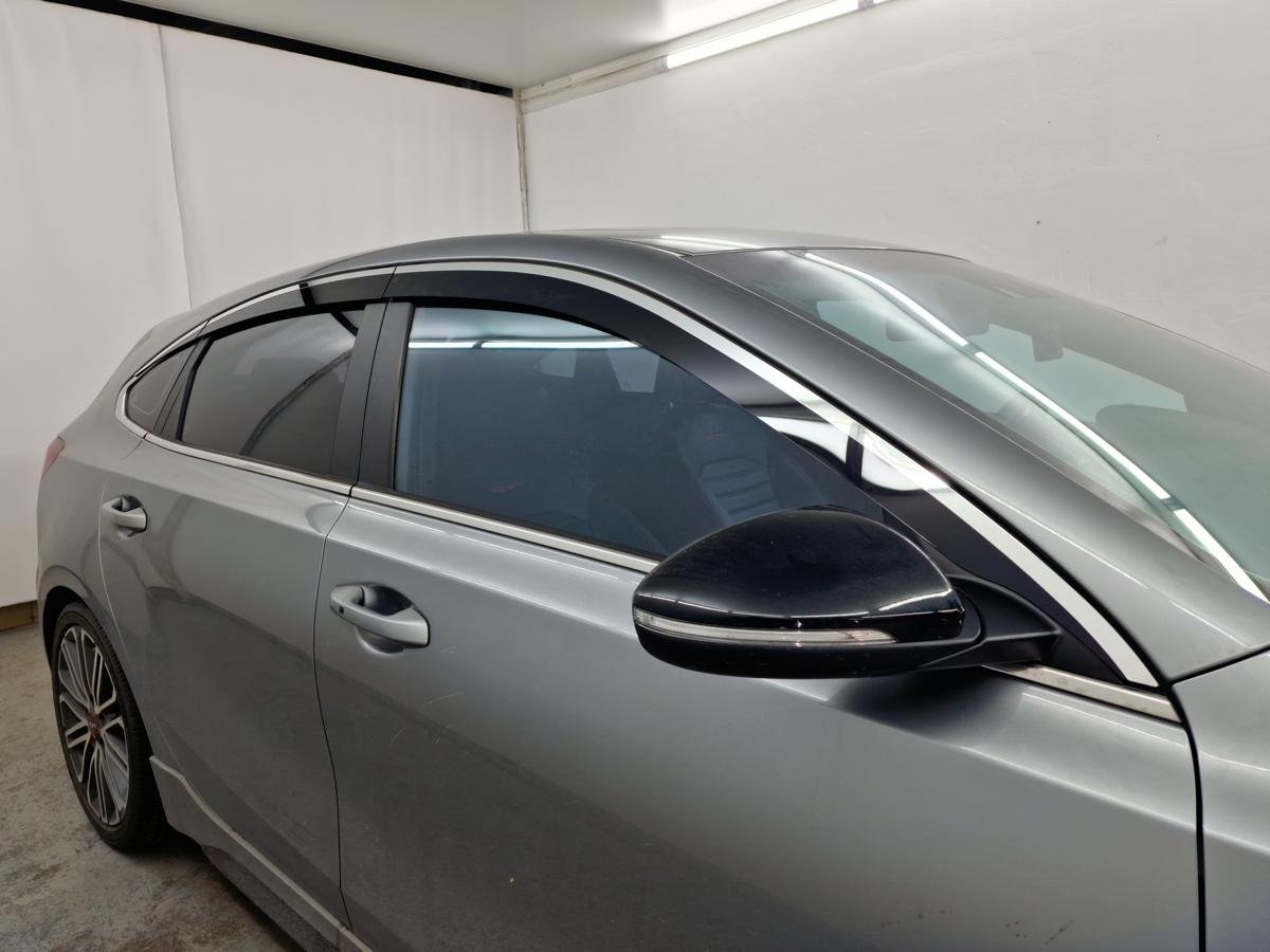 Дефлекторы окон 2D с хром накладками 6 шт. под наклоном для Kia K3 I Рестайлинг