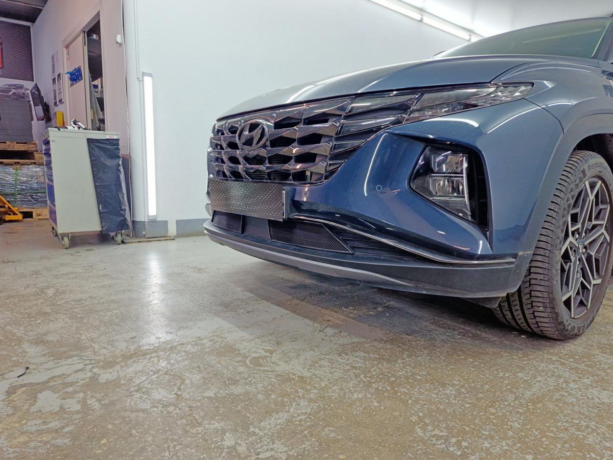 Защитная сетка радиатора низ 2 части с датчиком АСС (короткая база) для Hyundai Tucson IV Рестайлинг