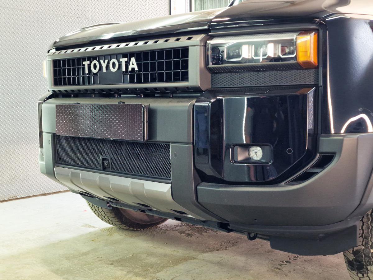 Защитная сетка радиатора низ для Toyota Land Cruiser Prado 250 Series