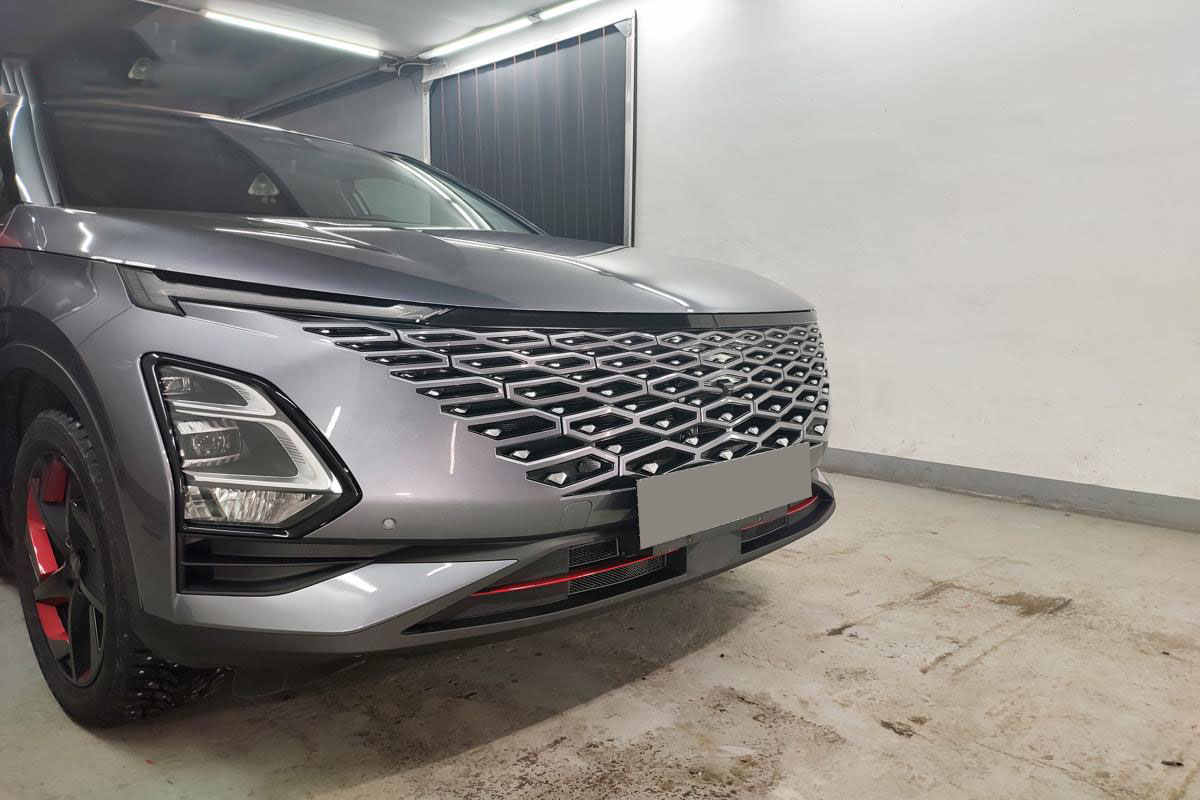 Накладка на капот между фар для Omoda C5 I