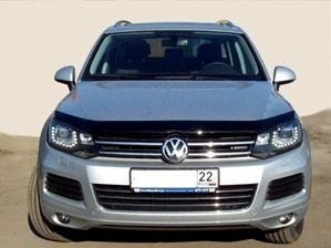 Дефлектор капота темный для Volkswagen Touareg II Рестайлинг