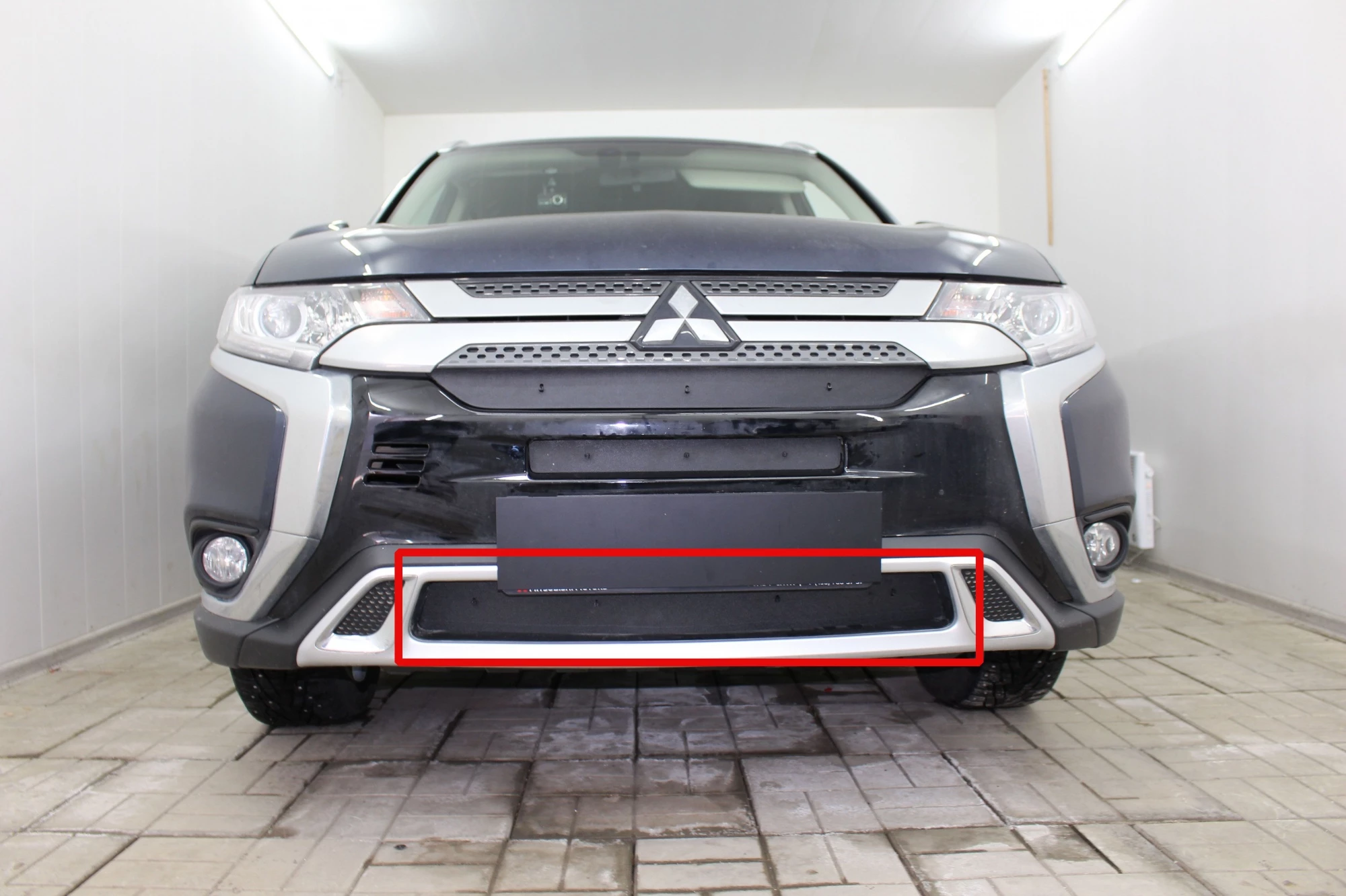 Зимняя заглушка радиатора на стяжке низ для Mitsubishi Outlander III Рестайлинг 3