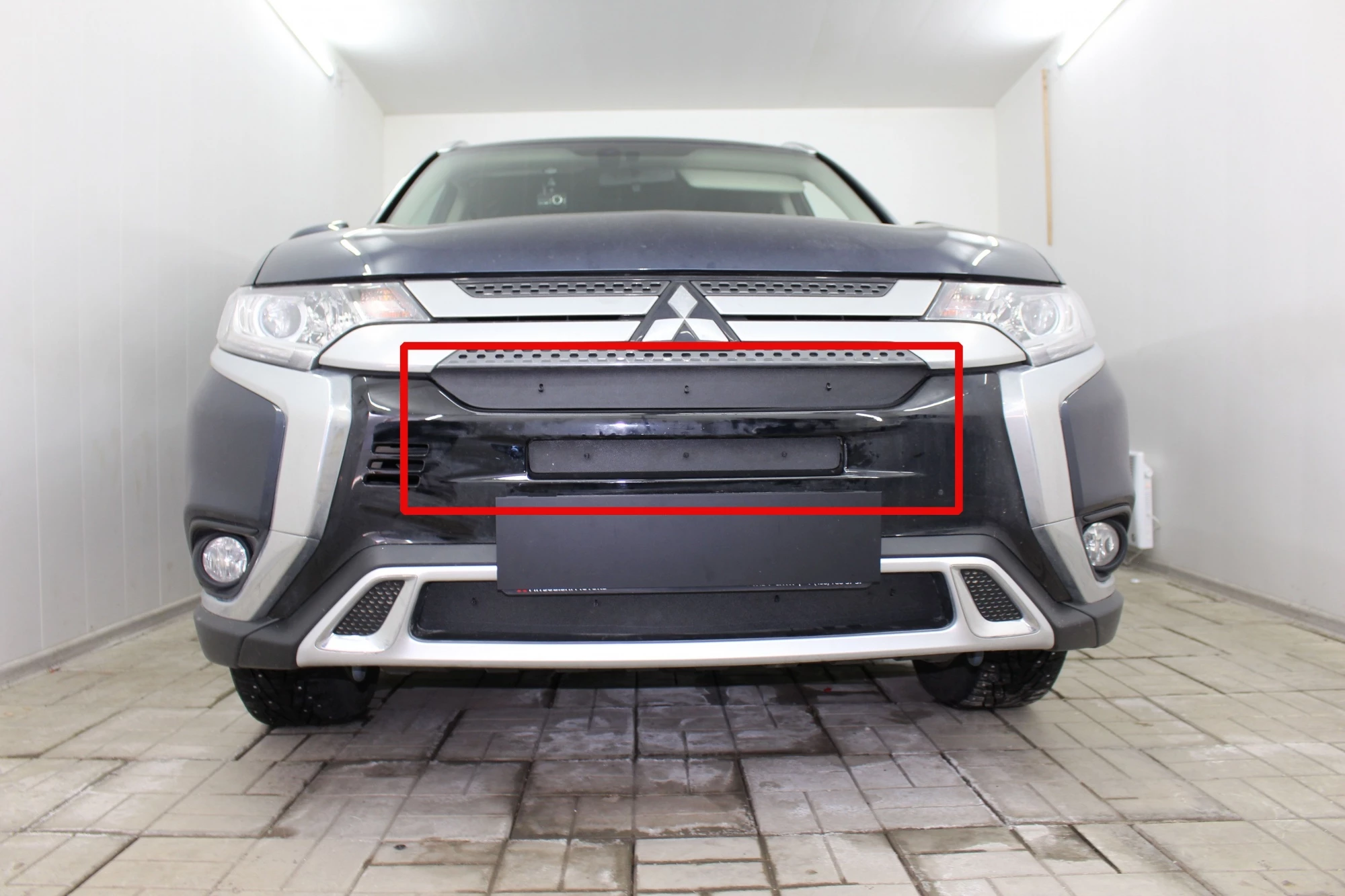 Зимняя заглушка радиатора на стяжке верх+середина для Mitsubishi Outlander III Рестайлинг 3