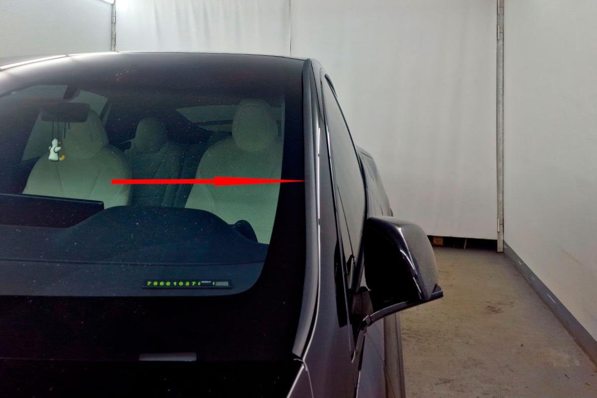 Дефлектор (водосток) лобового стекла для Tesla Model X I Рестайлинг