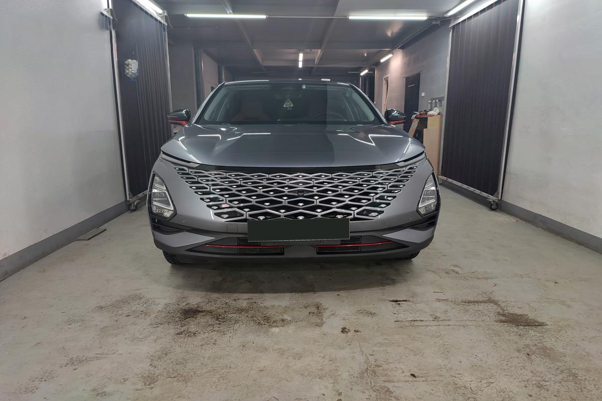 Накладка на капот между фар для Omoda C5 I