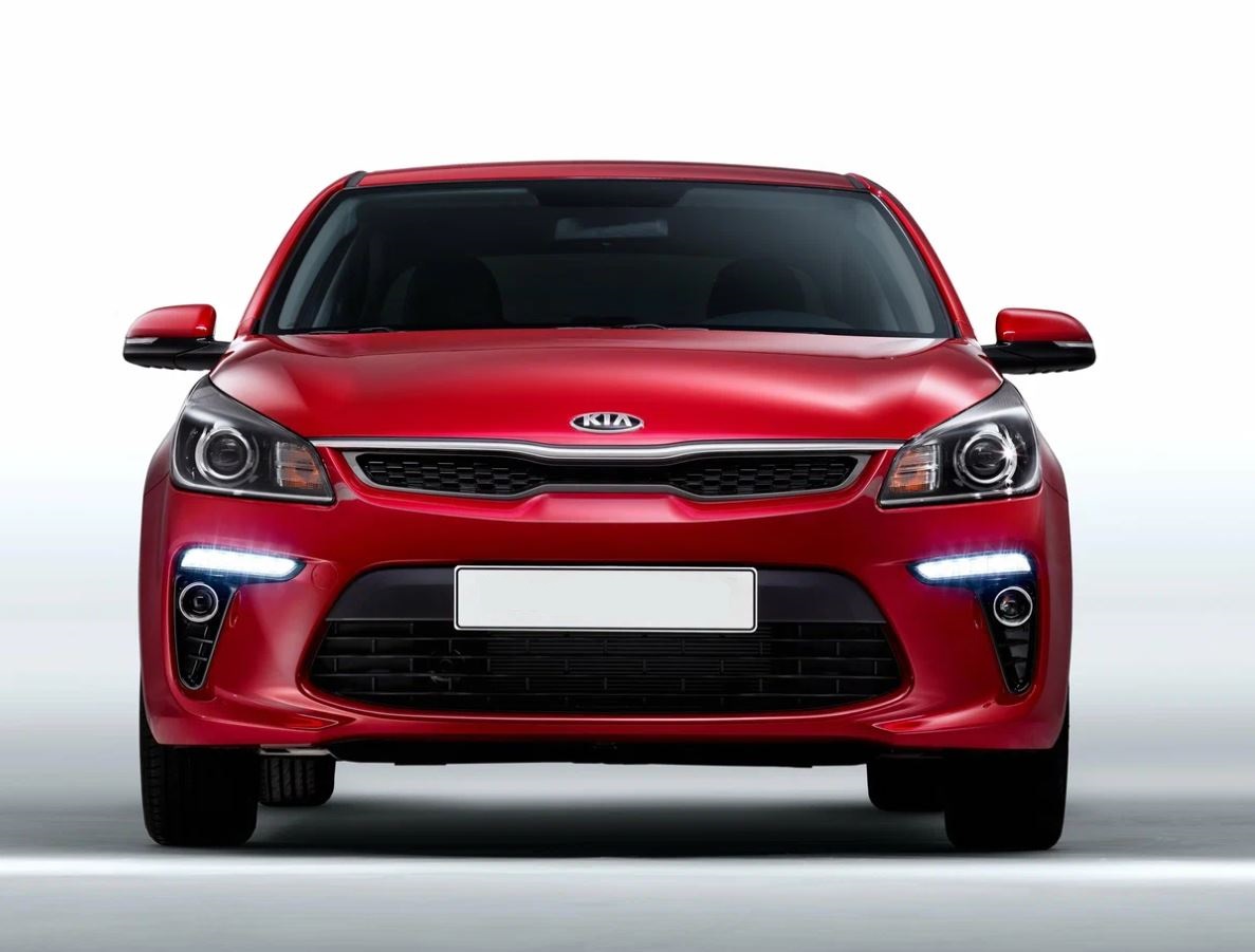 Как сделать Kia Rio IV презентабельнее: выбираем ковры в салон и багажник