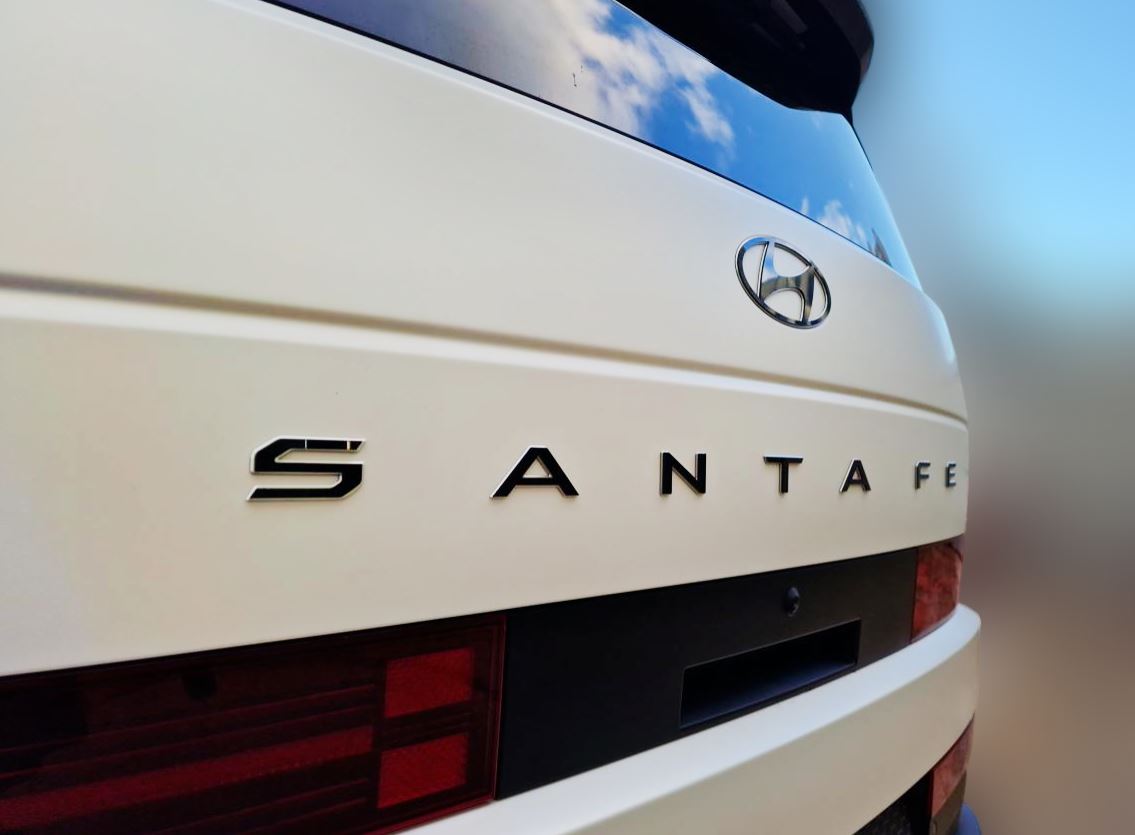 Наклейки на буквы задней двери багажника для Hyundai Santa Fe V (MX5)