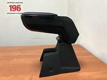 Подлокотник модельный ARM-2 Black с USB-розеткой для LADA (ВАЗ) Vesta I Рестайлинг