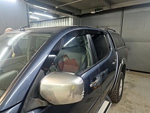 Дефлекторы окон 2D 4 шт. под наклоном для Mitsubishi L200 IV Рестайлинг