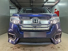 Зимняя заглушка радиатора на стяжке низ для Honda Stepwgn V Рестайлинг